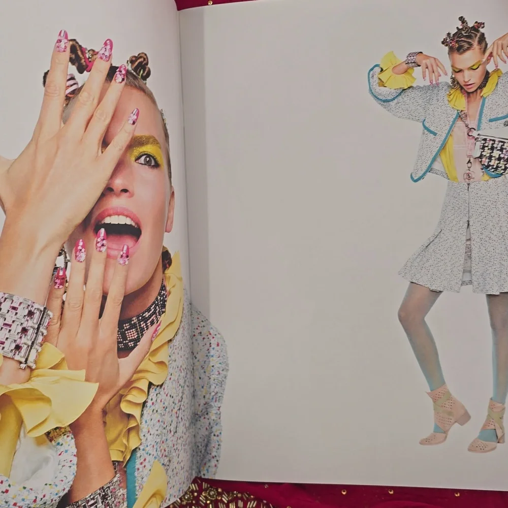 CHANEL Fashion Book Set with Black and White Covers‎